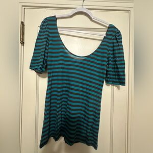 Calypso blue and brown cute fitted top!